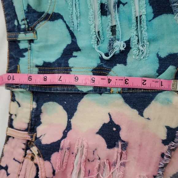 Uniq distressed tie dye jean cut-off shorts - Picture 7 of 12